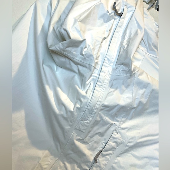 North Face windbreaker - Picture 4 of 4